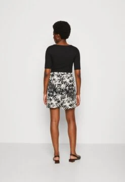 Anna Field Shorts - Black/off-white 10 Anna Field Shorts - Black/off-white -Anna Field 3a9846adea8c4808a36cdb49e64ed70f